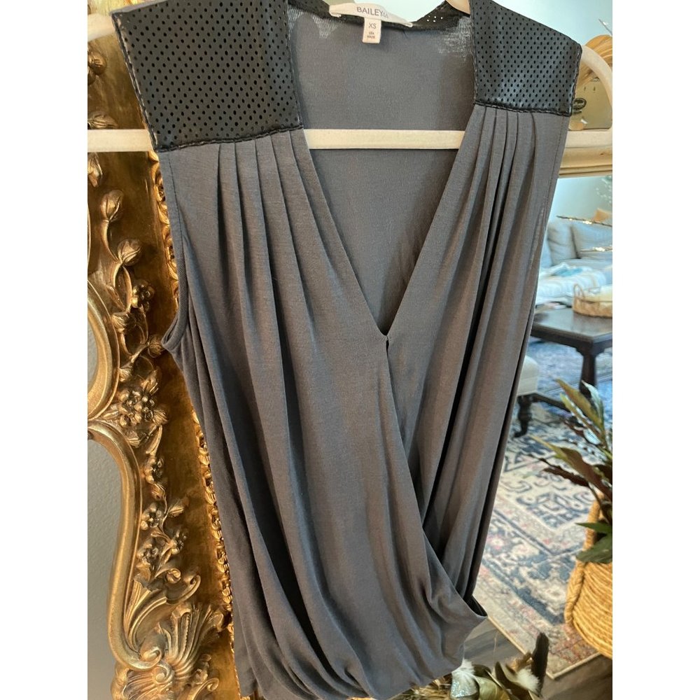 Bailey 44 Faux Leather Draped V Tee Sz XS